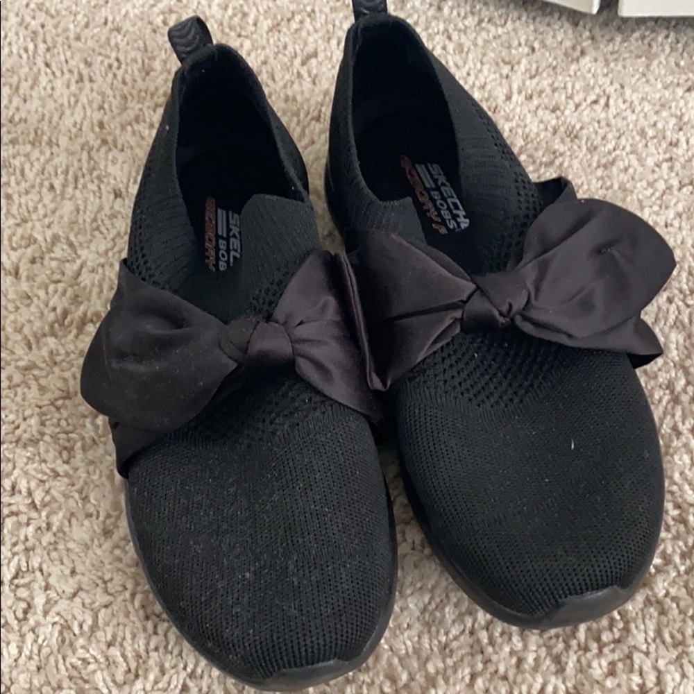 Skechers Size 6 bow slip on shoes
